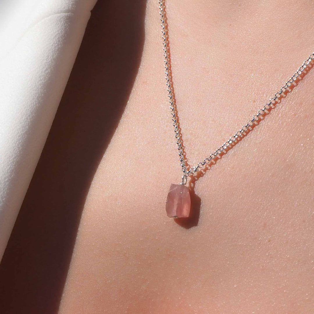 Rosenquarzkette, kristallkette rosenquarz rosa edelsteinschmuck, silberkette mit rosa edelstein liebe rosenquarzkette kaufen, schutzstein liebe schmuck kaufen, rosenquarzschmuck
