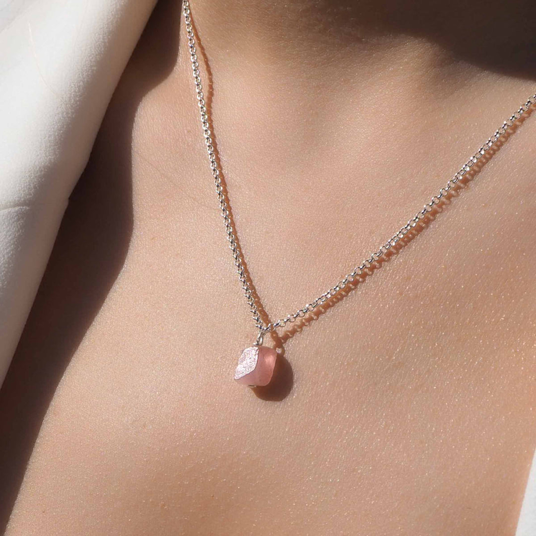 Rosenquarzkette, kristallkette rosenquarz rosa edelsteinschmuck, silberkette mit rosa edelstein liebe rosenquarzkette kaufen, schutzstein liebe schmuck kaufen, rosenquarzschmuck