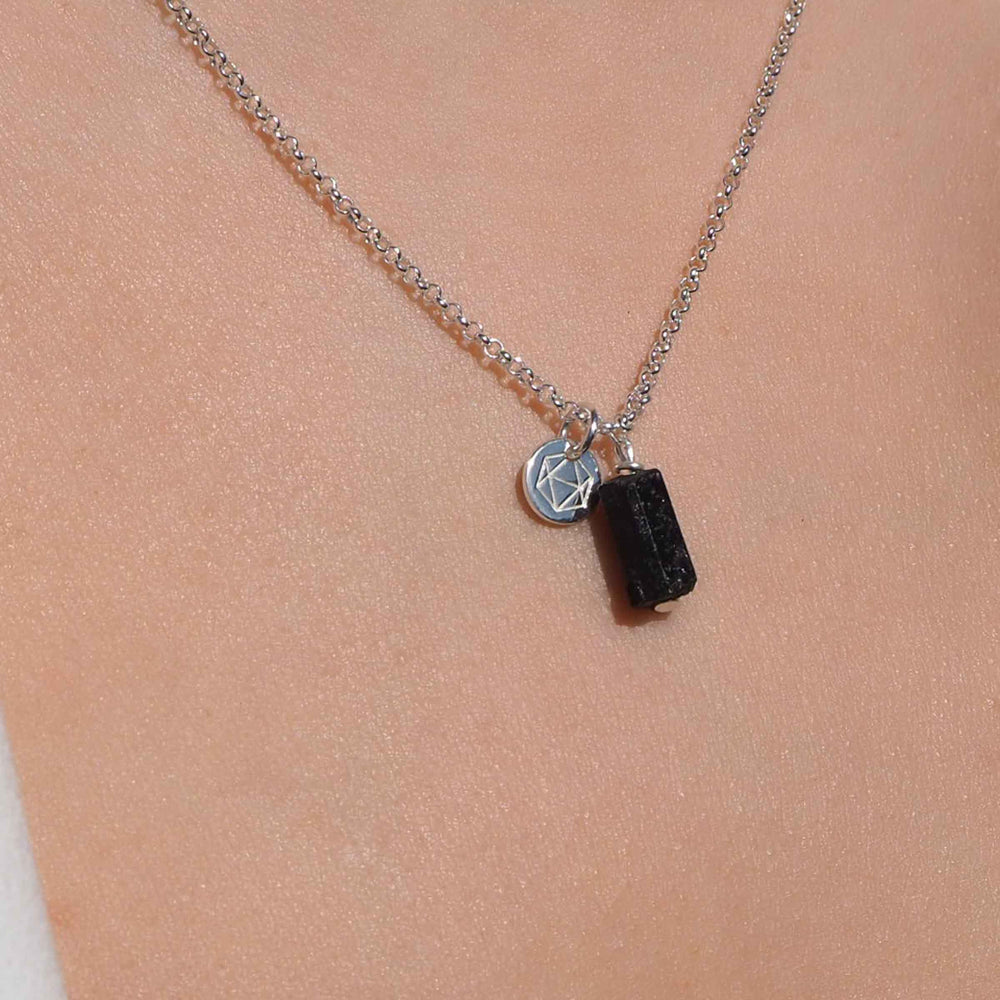 turmalinanhänger, turmalinkette, rohstein turmalin schmuck halskettte mit turmalin, schutzkette edelstein heilsteinkette schörl, schörlkette turmalinschmuck