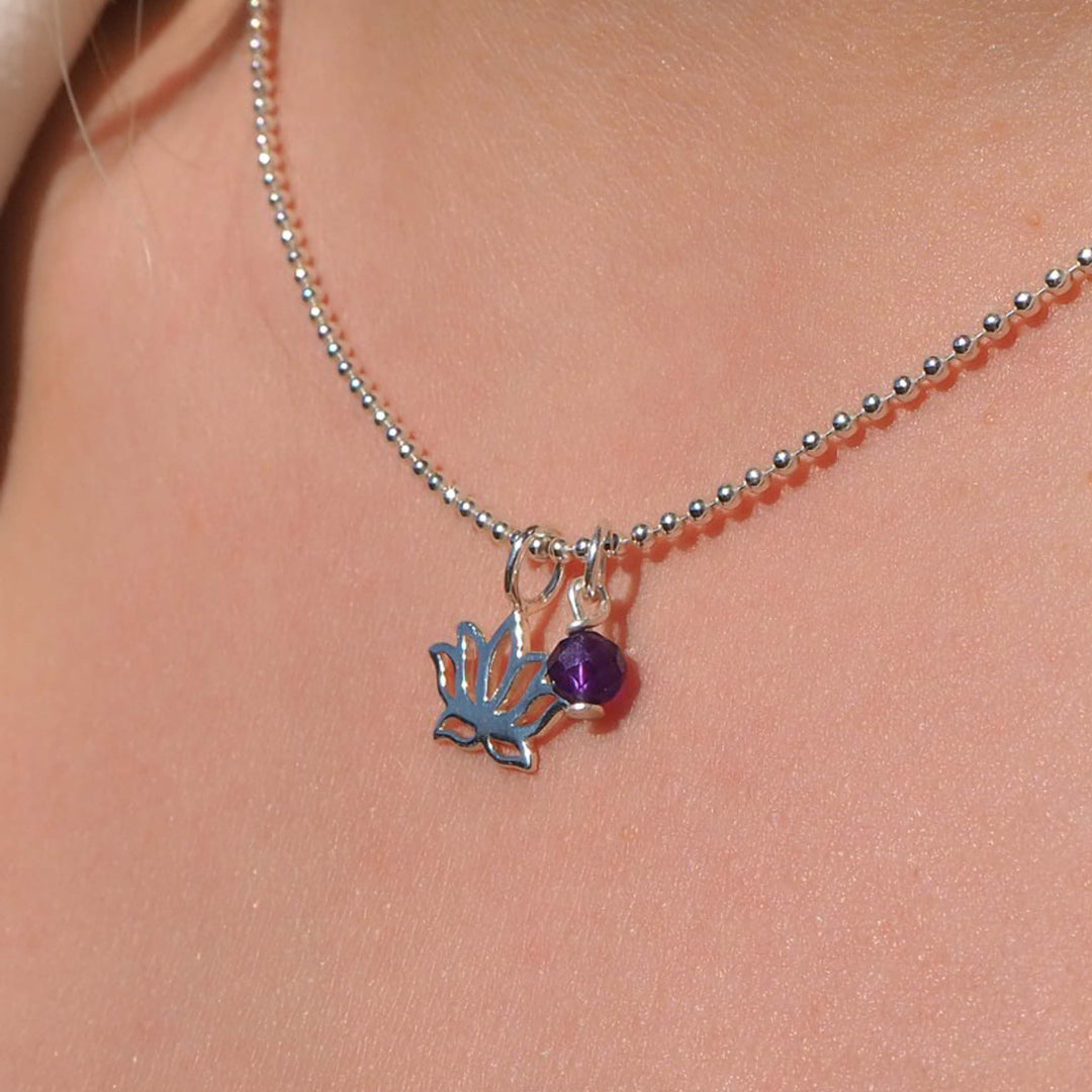 amethystkette echt silber, halskette lotusblume silber mit edelstein amethyst heilsteinkette lila edelstein amethyst amethystschmuck kaufen handgemachter edelsteinschmuck amethyst lila violetter a heilstein