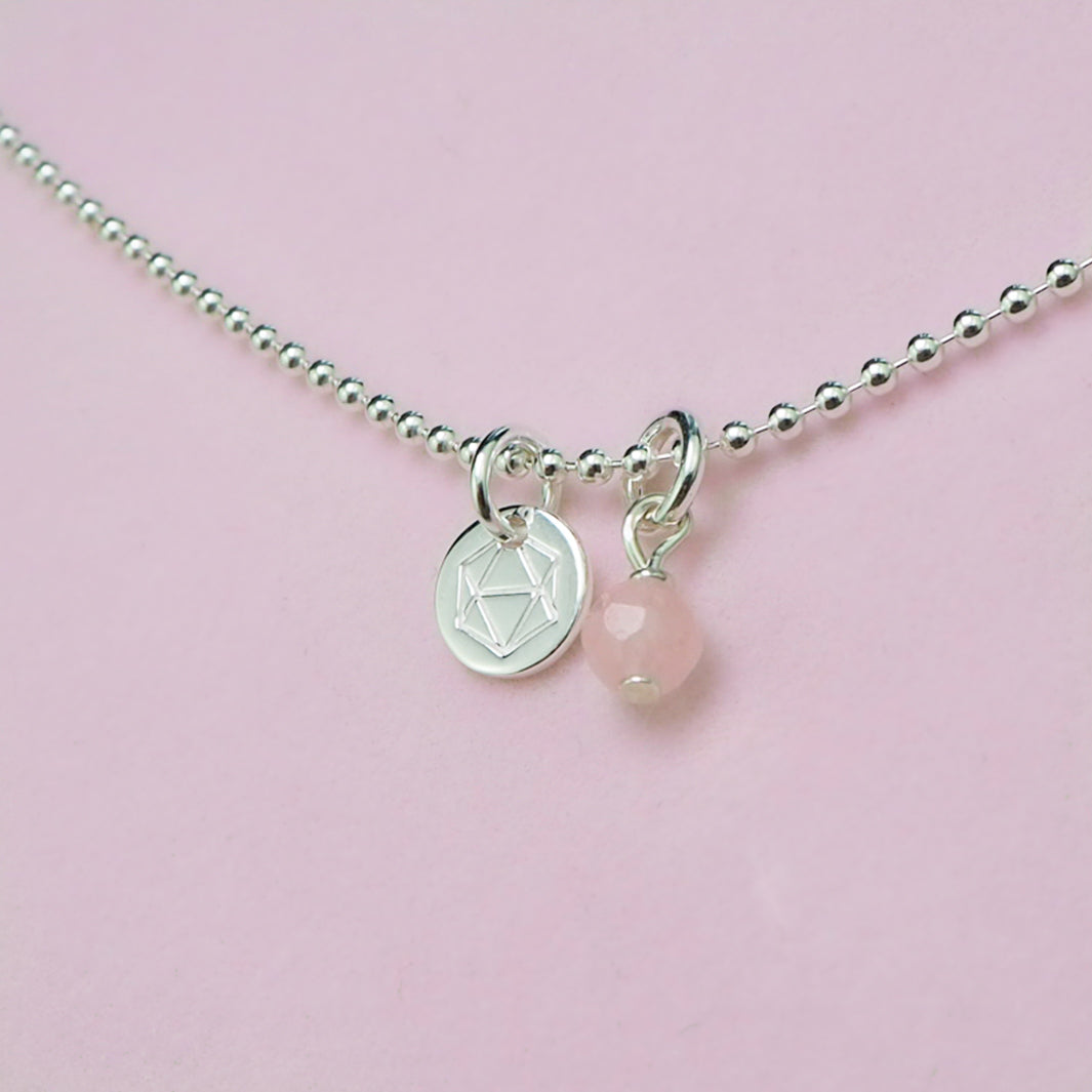 Rosenquarz Schmuckstein Rosenquarzkette kaufen handgemachter Schmuck aus Heilstein Rosenquarz