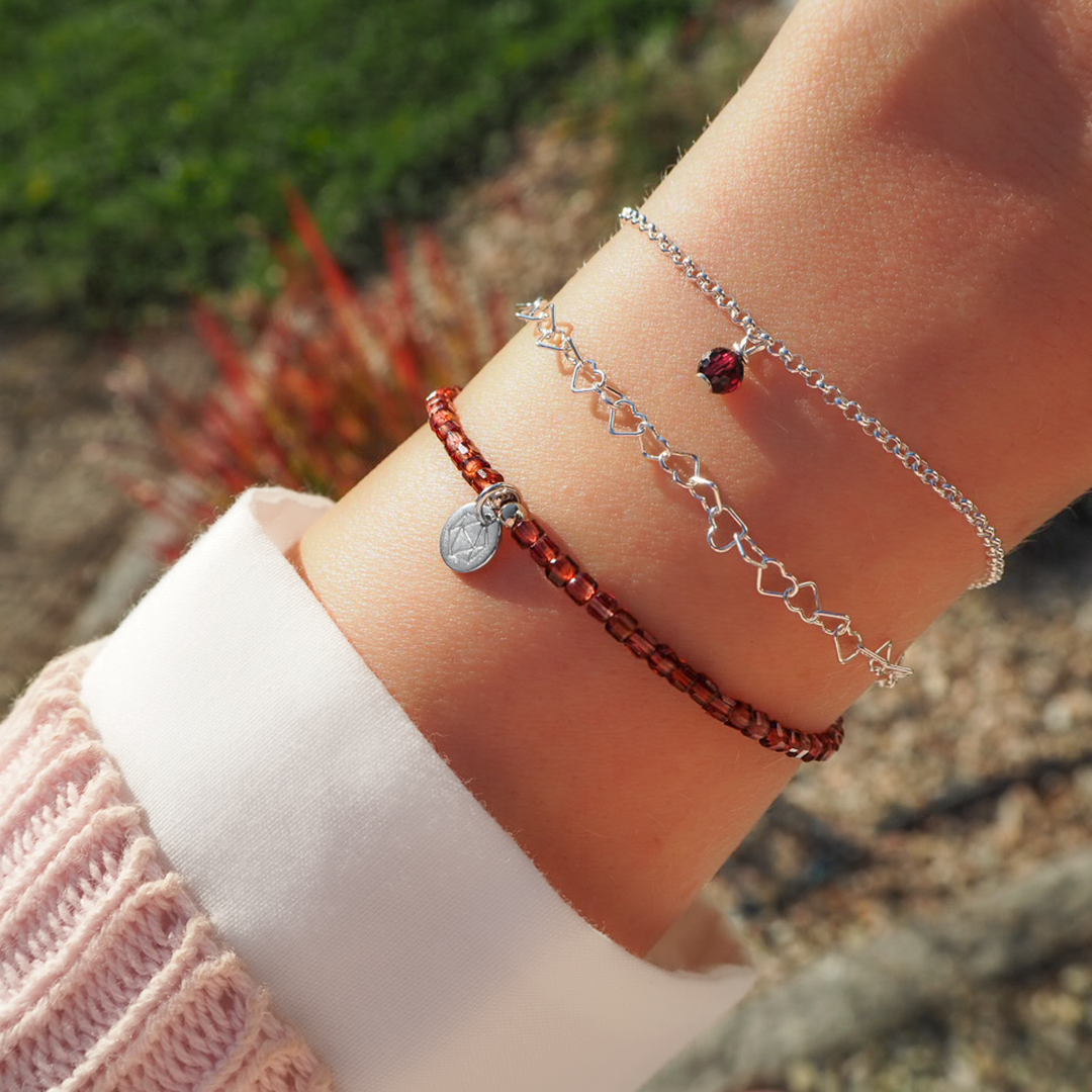 Kraftvolles Schmuckset mit Granat und Hämatit – für Energie, Mut und innere Stärke. heilsteine schmuck Granatschmuck weihnachtsgeschenk frau edelsteinschmuck rot